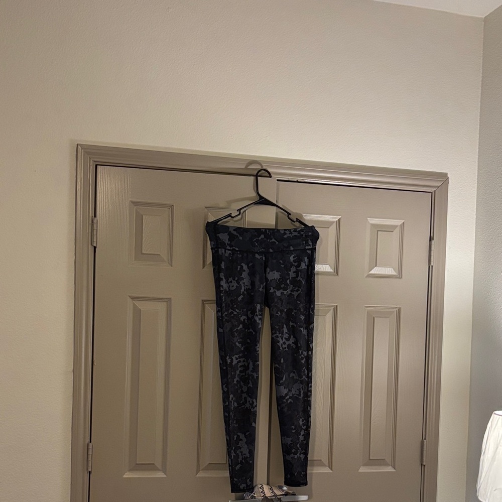 Old Navy Black Camouflage Leggings